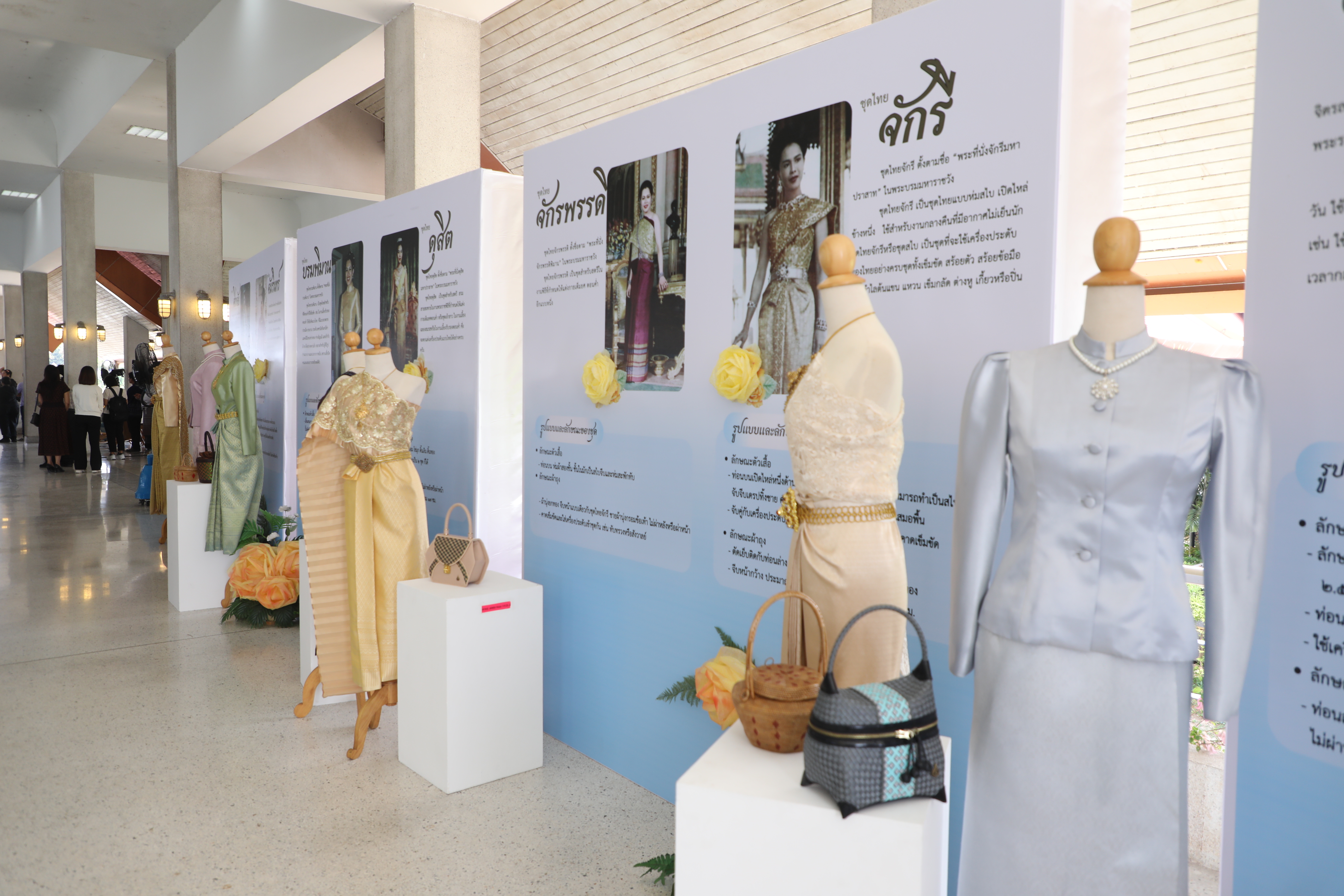 title - มากกว่าความรักระหว่างคู่ครอง คือความรักต่อปวงชน ส.ป.ก. จัดงาน “รักแห่งศิลป์ รักแห่งแผ่นดิน” พลังแห่งศิลปะที่เชื่อมโยงสถาบันและประชาชน